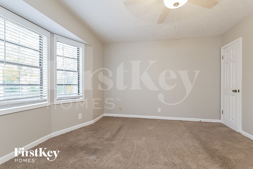 Building Photo - 2047 Lake Ridge Terrace