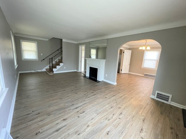 Building Photo - 1204 Irene Rd