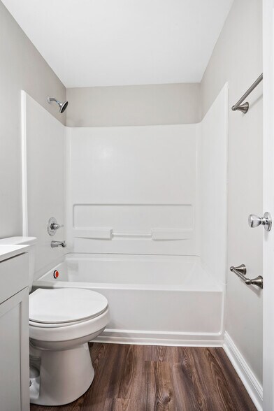 Building Photo - 135 Walnut St