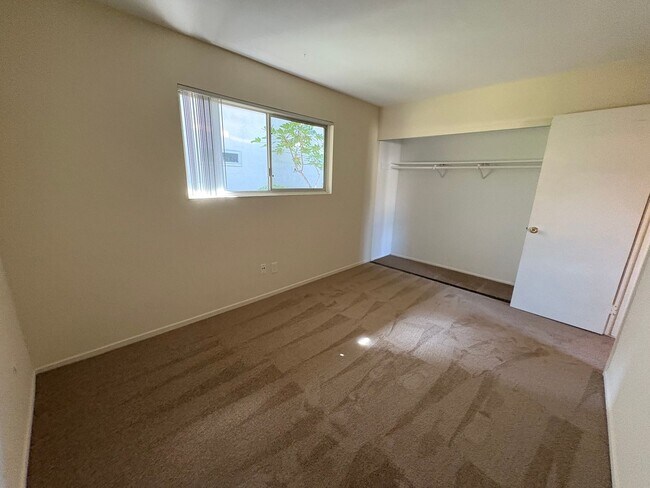 Building Photo - ***Move-in special 1/2 off 1st months rent...