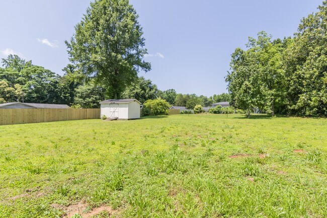 Building Photo - 1601 Sansberry Rd