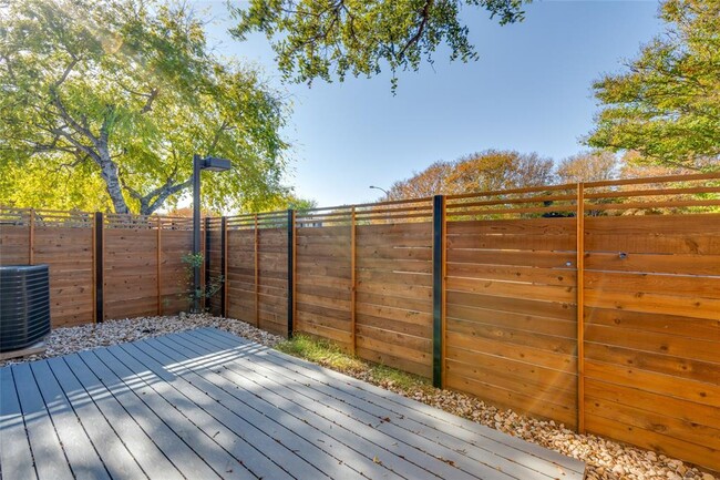 Building Photo - 5701 Cougar Dr