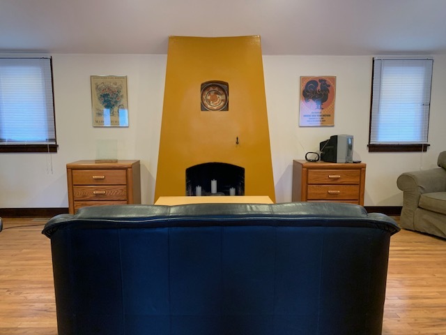 Living room with natural light and cozy space - 412 Carlisle Blvd NE
