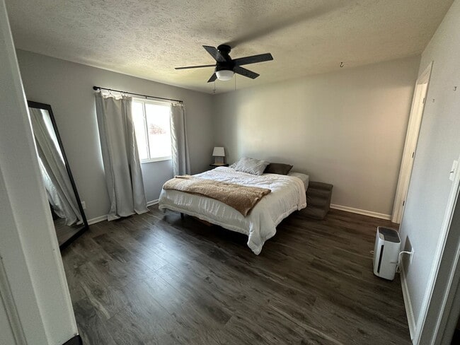Building Photo - 3 Bedroom 2 Bath Home In Valpo
