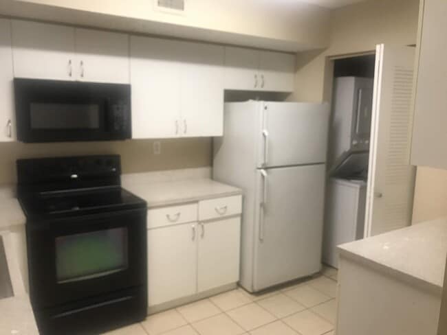 Primary Photo - 3874 Lyons Rd