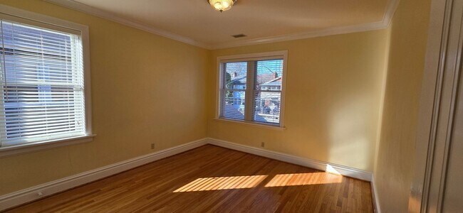 Building Photo - 4969 Pernod Ave