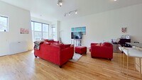 Building Photo - Third Floor Lincoln Park 3 Bed 2 Bath