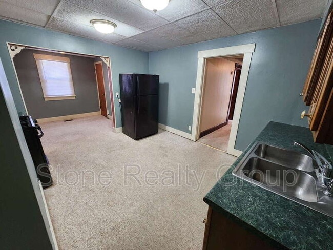 Building Photo - 706 N Erie St