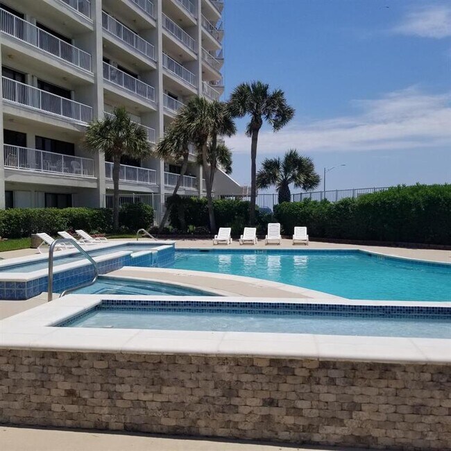 Building Photo - 7700 Seawall Blvd