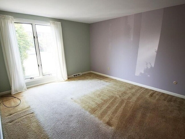 Building Photo - 80 Groton Dr