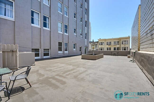 Building Photo - Russian Hill: Remodeled 9th Floor Apartmen...