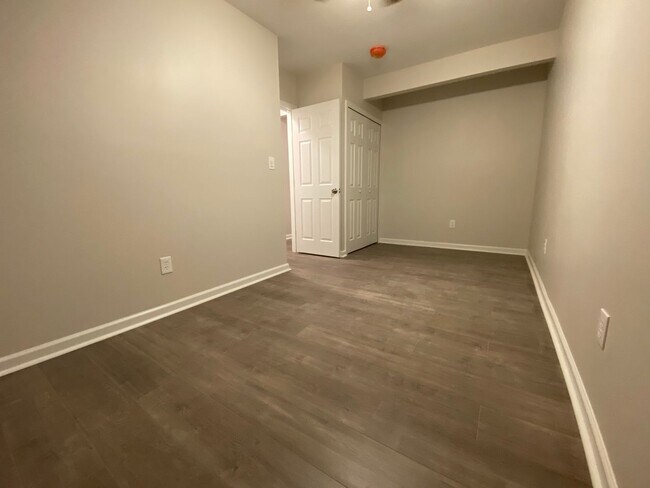 Building Photo - 607 S Fir Ave