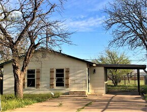 Building Photo - Adorable Home Located Down the Street from Alderson Elementary!