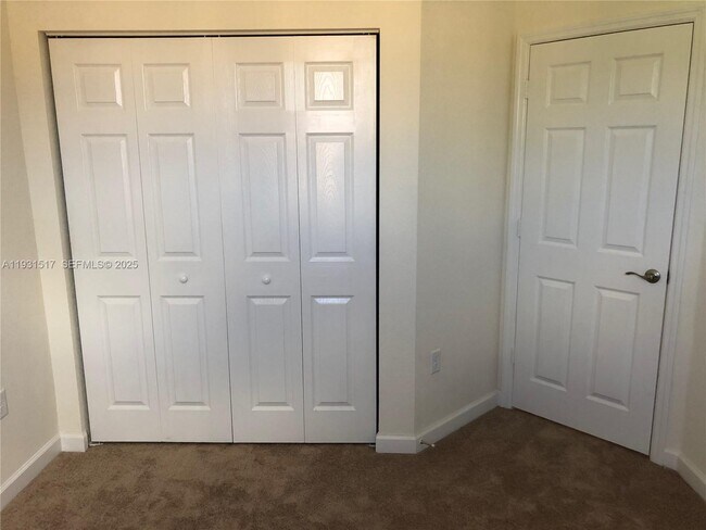 Building Photo - 105 SE 33rd Terrace