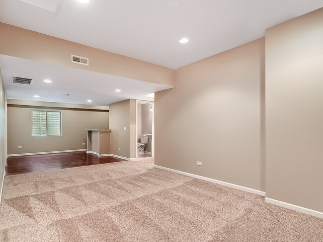 Building Photo - 155 Gillett St
