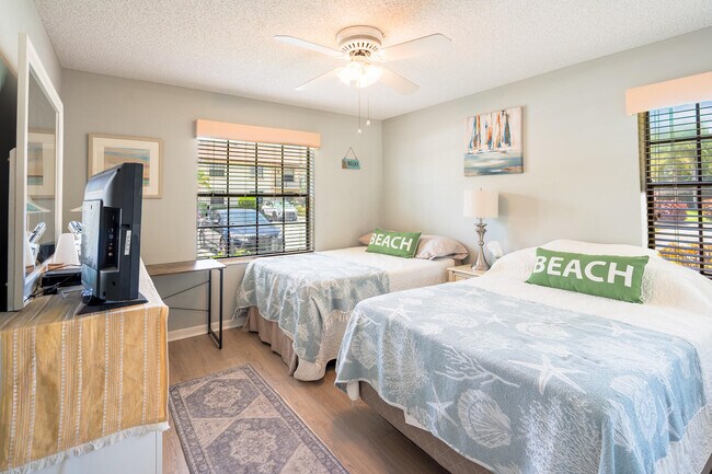 Building Photo - 1401 Pinecrest Cir