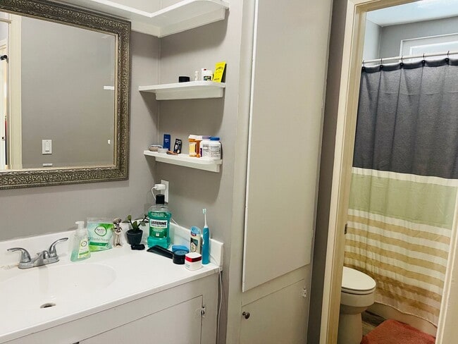 Building Photo - August Move in 8/10/25- Pre-lease Today! M...