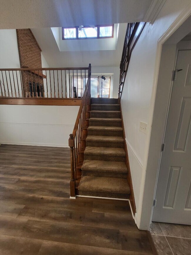 Building Photo - 3000 Jamestown Dr