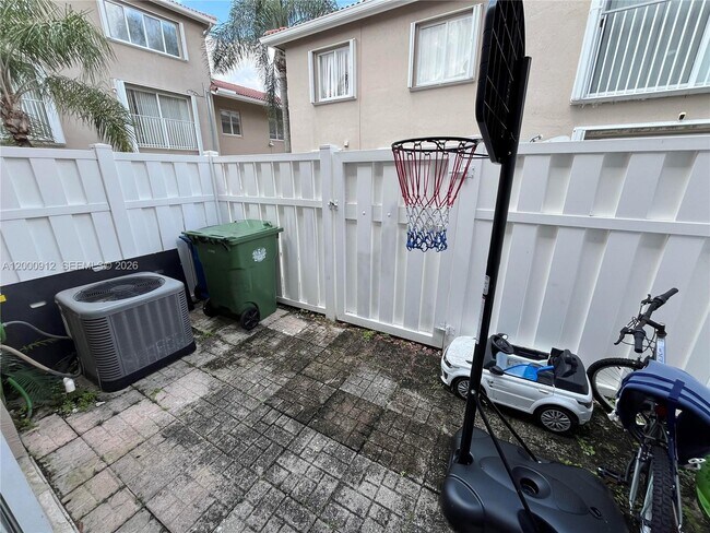 Building Photo - 171 Riviera Cir