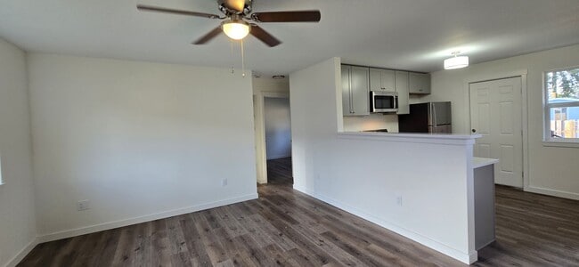 Building Photo - 2 Bedroom located minutes from JBLM