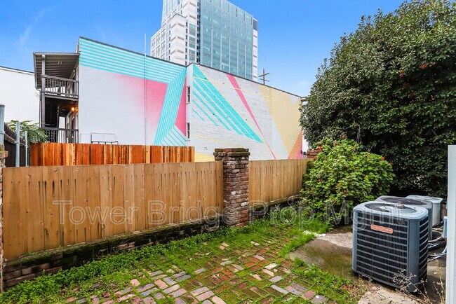 Building Photo - 1106 G St