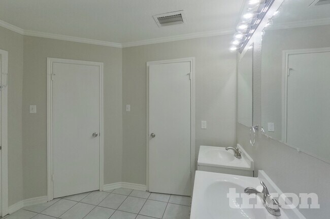 Building Photo - 3521 Kirby Creek Dr