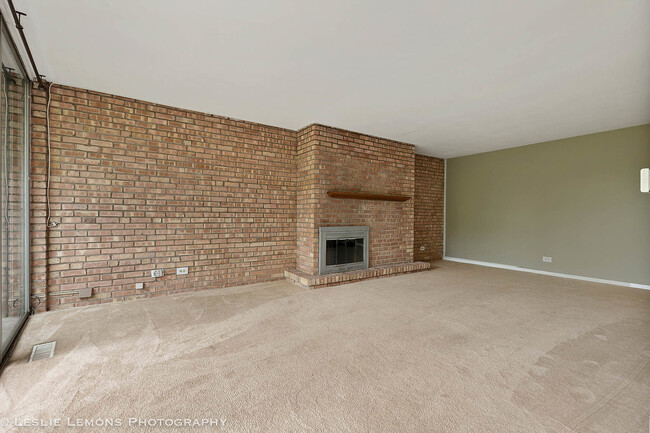Building Photo - 5700 Hillcrest Ln