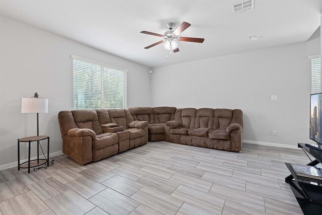 Building Photo - 307 Parkside Dr