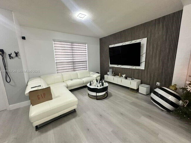 Building Photo - 9350 SW 171st Ct