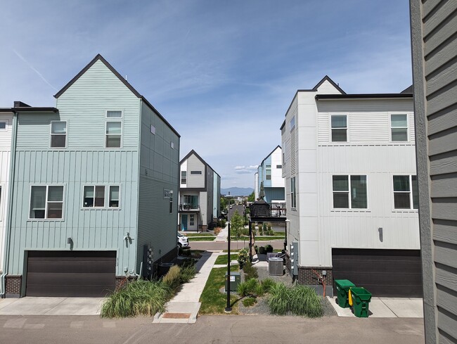 Building Photo - 1621 West 67th Cir