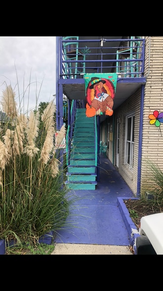 Primary Photo - 1204 Hillside Ave