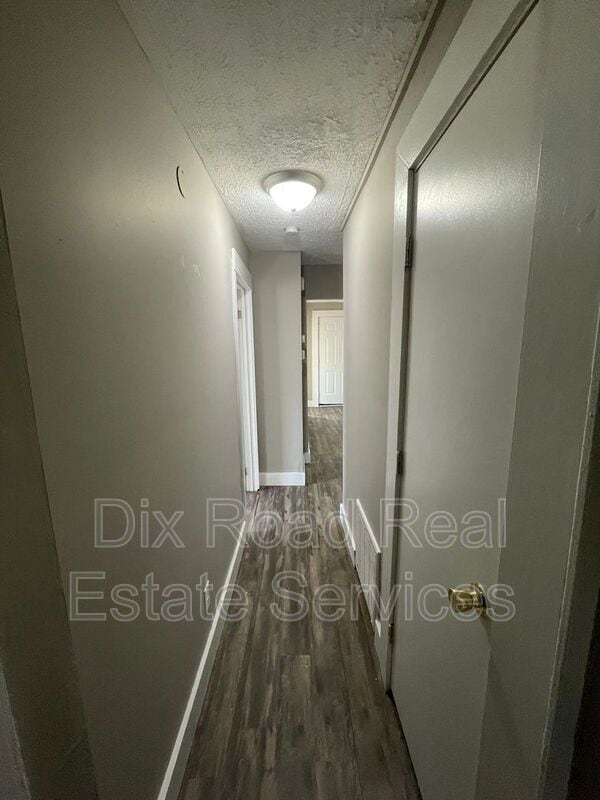 Building Photo - 324 Maeder Ave