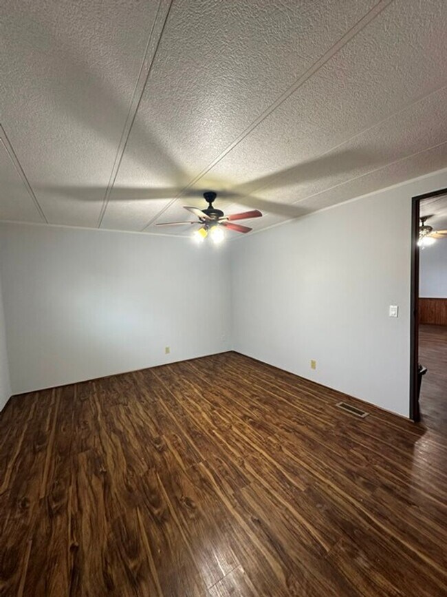 Building Photo - 2346 Frontage Rd