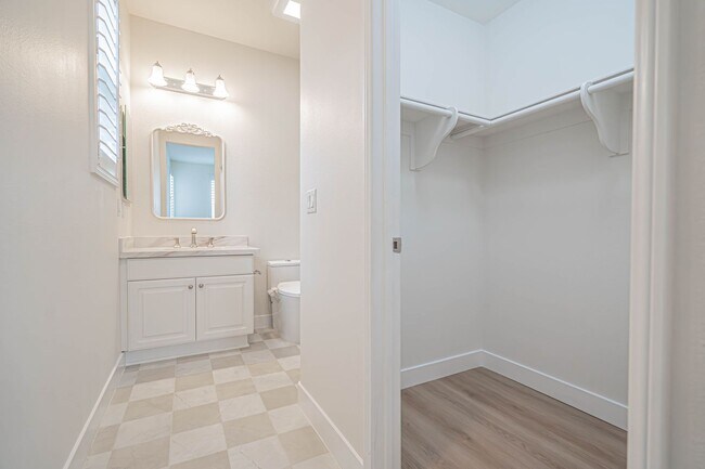 Building Photo - Spacious 4-Bedroom Pool Home in Saugus with Stunning Views & Community Amenities!