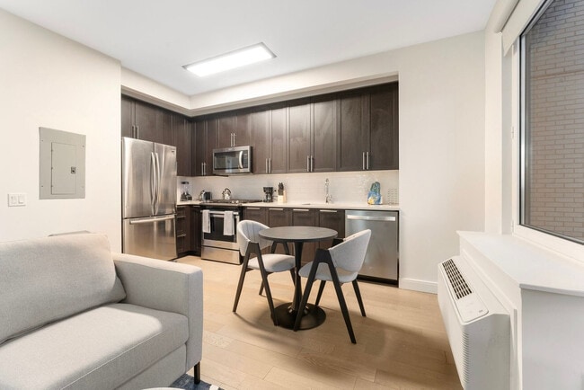 Building Photo - 152-11 89th Ave