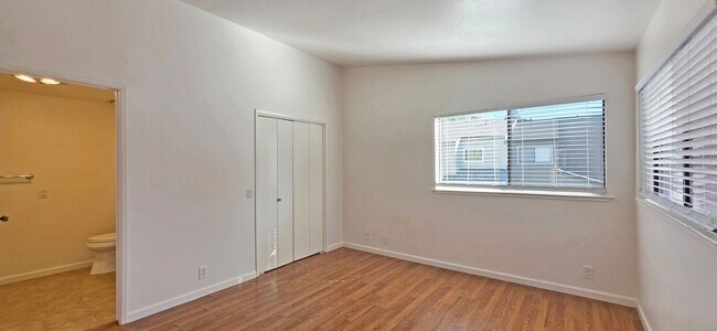 Building Photo - 7862 Hampton Ln