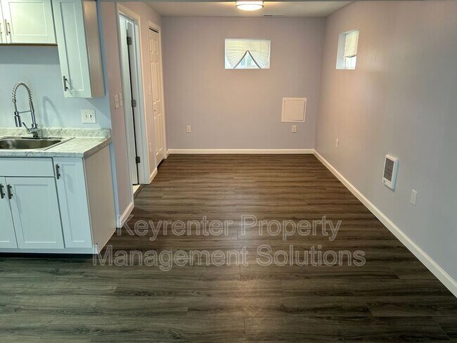 Building Photo - 421 N Charlotte Ave