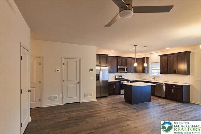 Building Photo - 6639 Stein Way