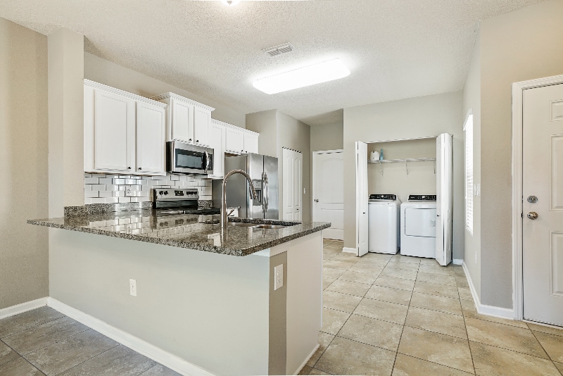 Building Photo - 727 Servia Dr
