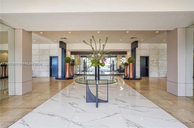 Building Photo - 1000 W Island Blvd