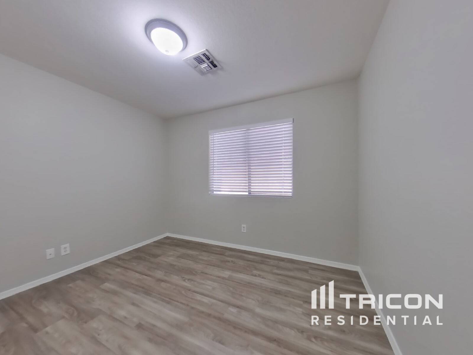 Building Photo - 8832 W Manzanita Dr