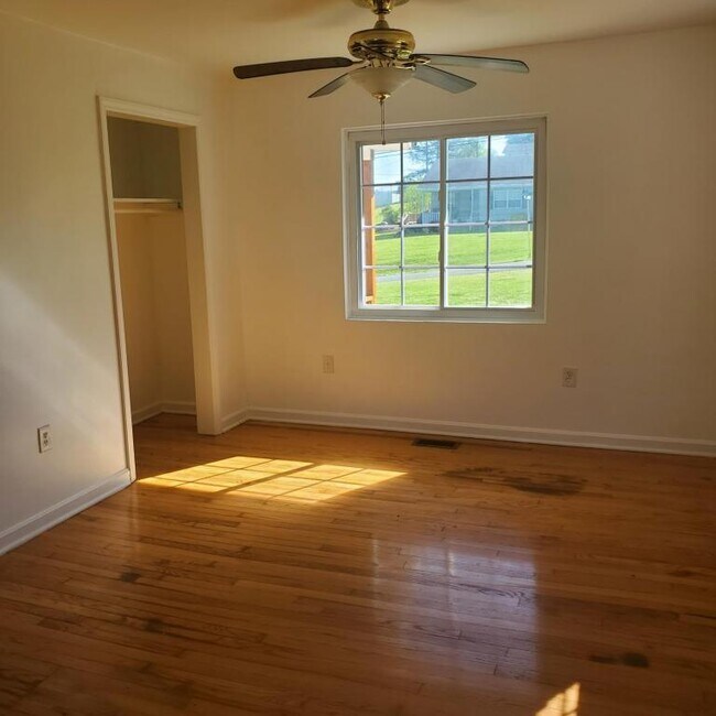 Building Photo - 766 Borden Rd