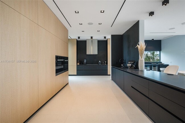 Building Photo - 1369 N Venetian Way