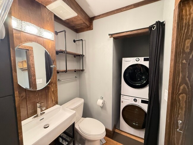 Building Photo - 780 Curfew St