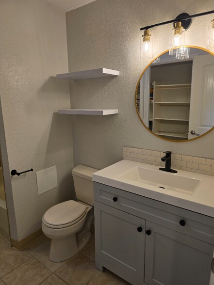 Building Photo - 2516 S Sumac Ln