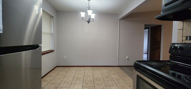 Building Photo - 907 NE Tortoise Dr