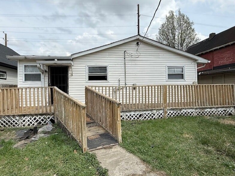 Building Photo - LARGE 4BR ONE LEVEL HOME WITH A GREAT FLOORPLAN.  TONS OF SPACE!