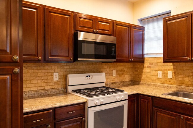 Building Photo - 505 Denison St