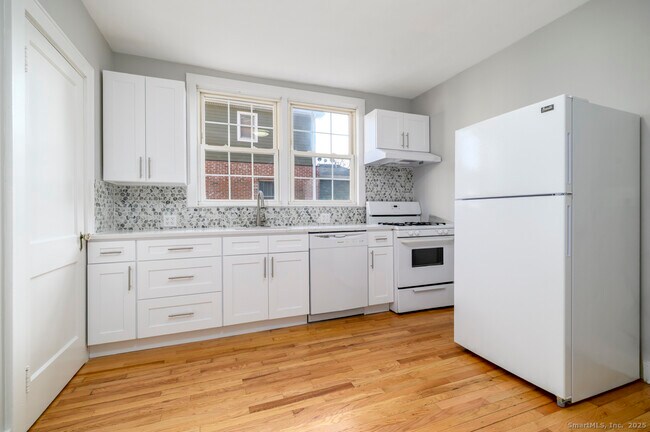 Building Photo - 58 Mayflower Ave