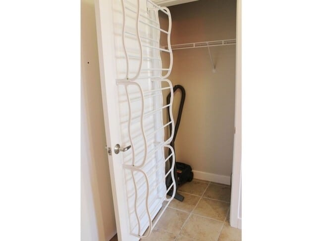 Building Photo - Eastwood Commons 1bd/1ba Condo - Available 6/1